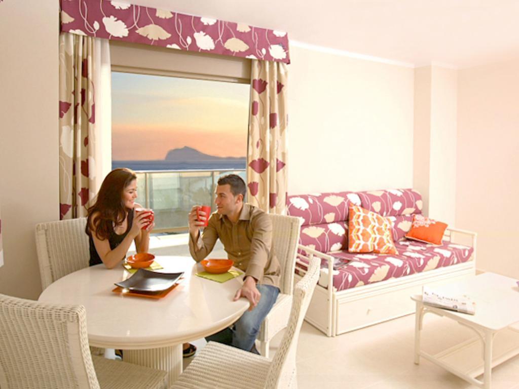 Apartamentos Larimar Unitursa กัลเป ห้อง รูปภาพ